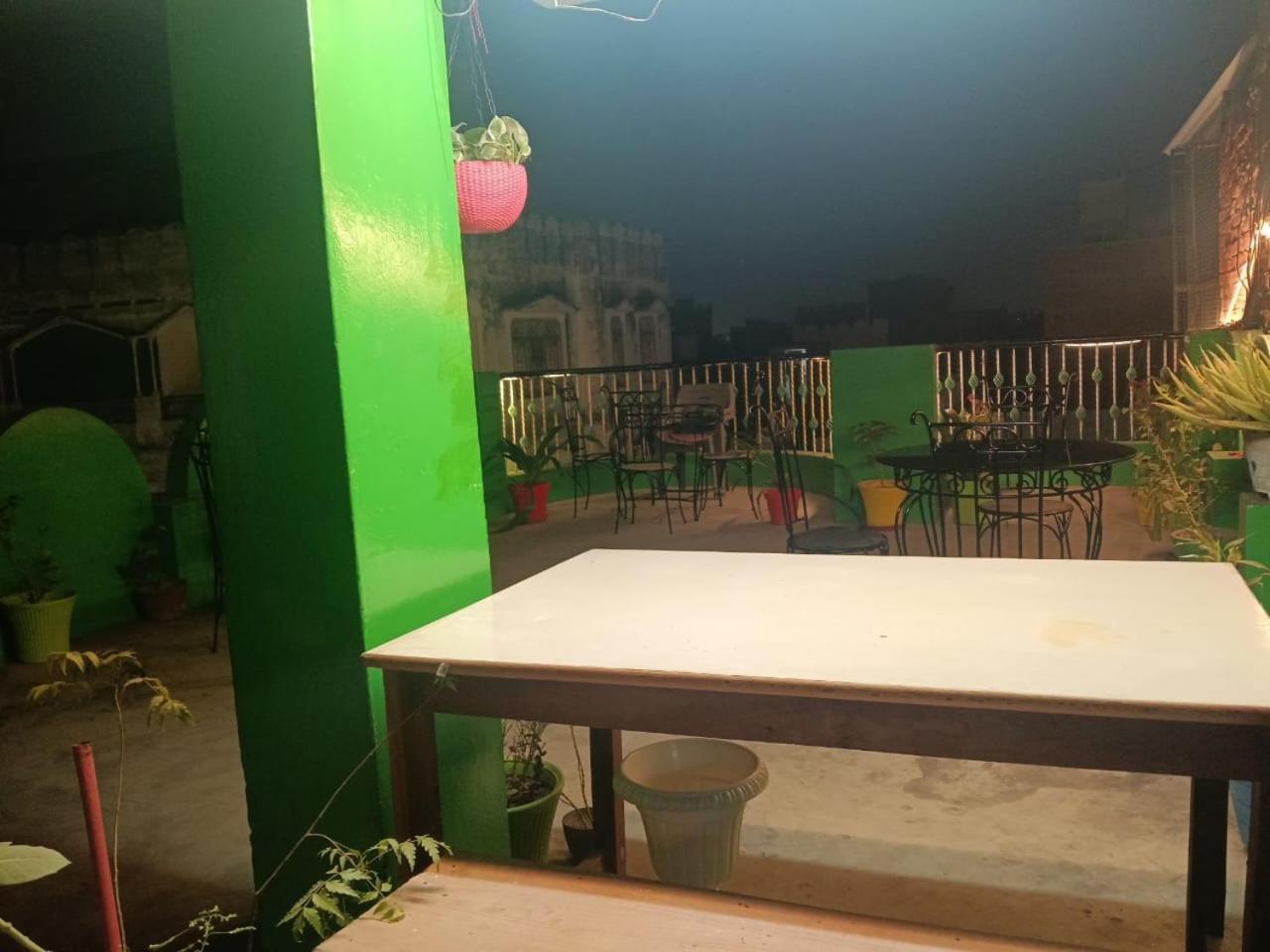 Sandhya Guest House Varanasi Near Ganga River — Photos 1